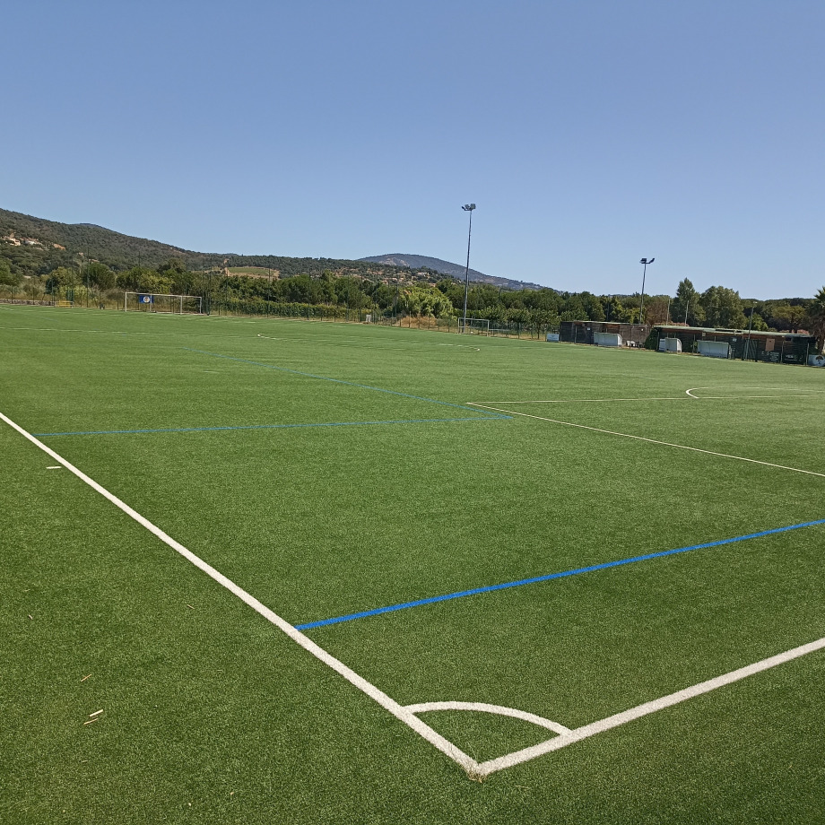 LE STADE DE FOOTBALL DE GRIMAUD
